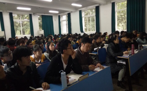 【党课第三讲】我院党委书记侯志军教授为我院分党校授课 【党课第三讲】我院党委书记侯志军教授为我院分党校授课