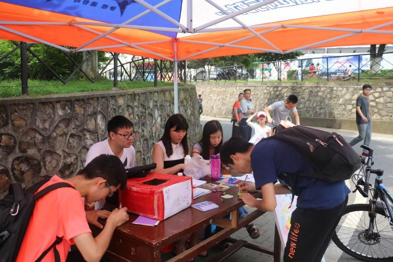 马克思主义学院“怀感恩之心，报三春之晖”感恩母亲节志愿活动顺利举办